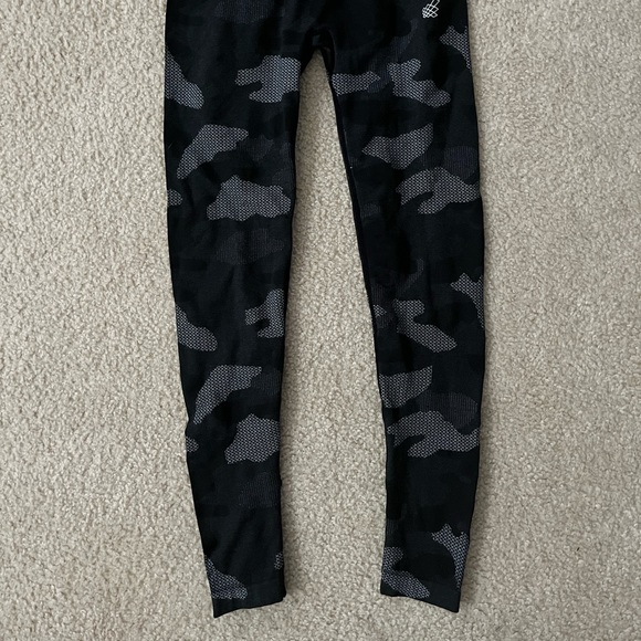 CAMO WORKOUT LEGGINGS! - Picture 4 of 4